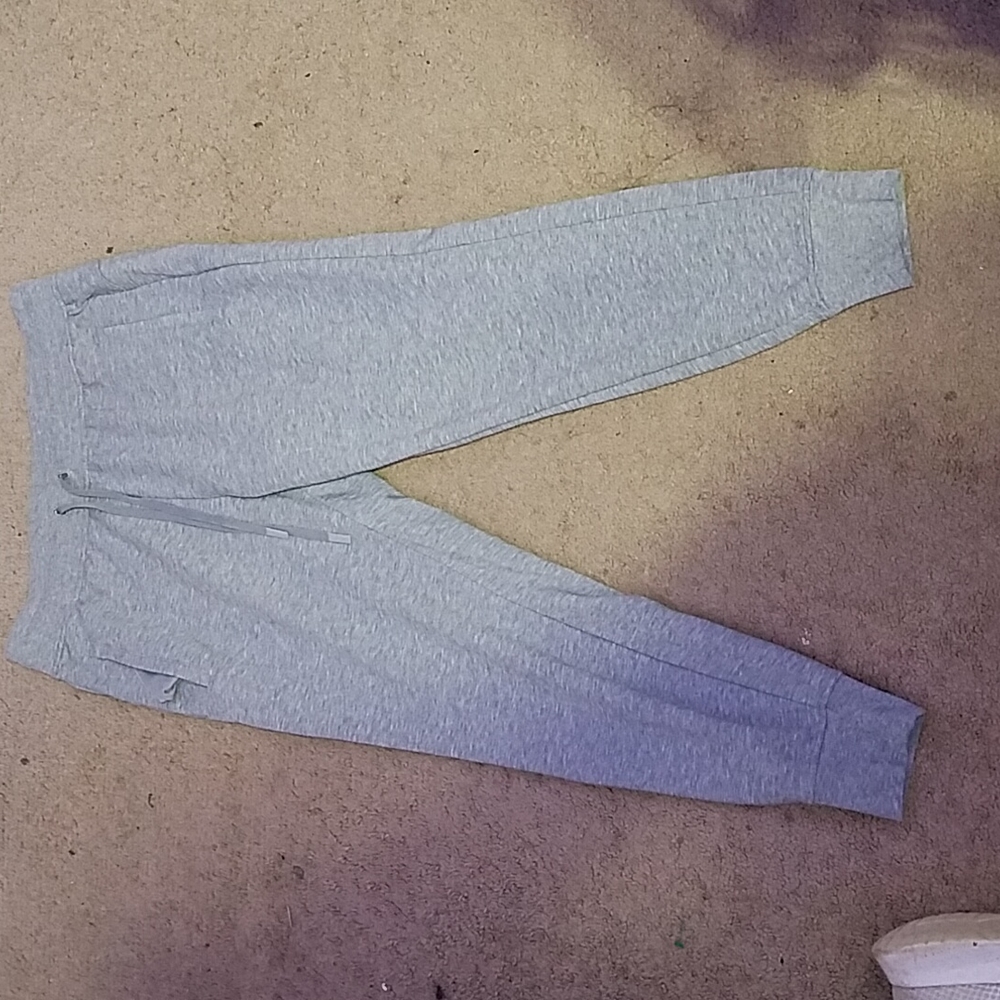 gray sweatpants with pockets
